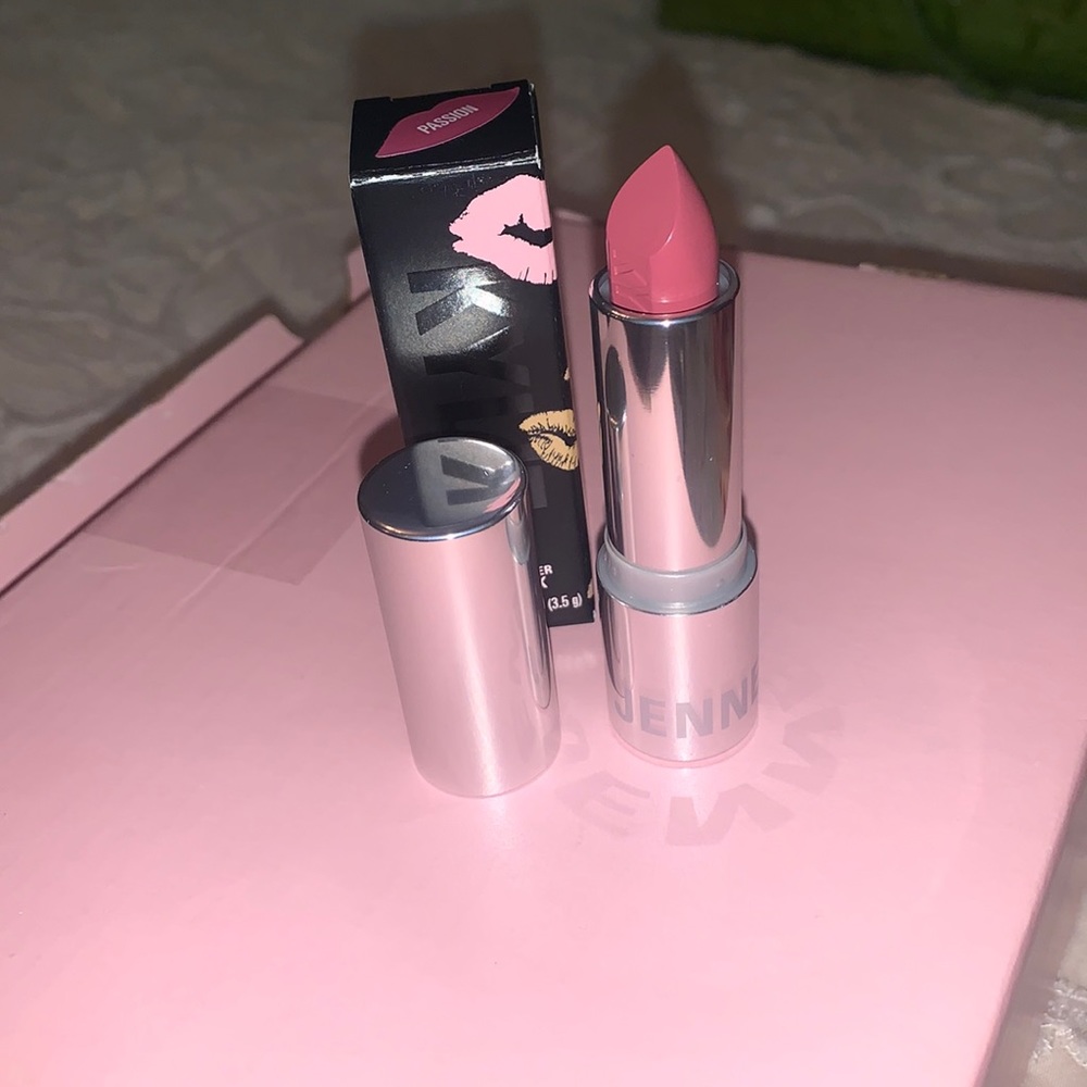 Kylie Cosmetics Passion lipstick